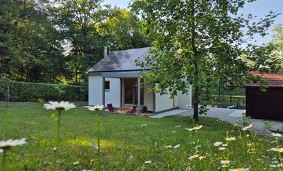Modularna hi&scaron;a na ključ: od naročila do vselitve