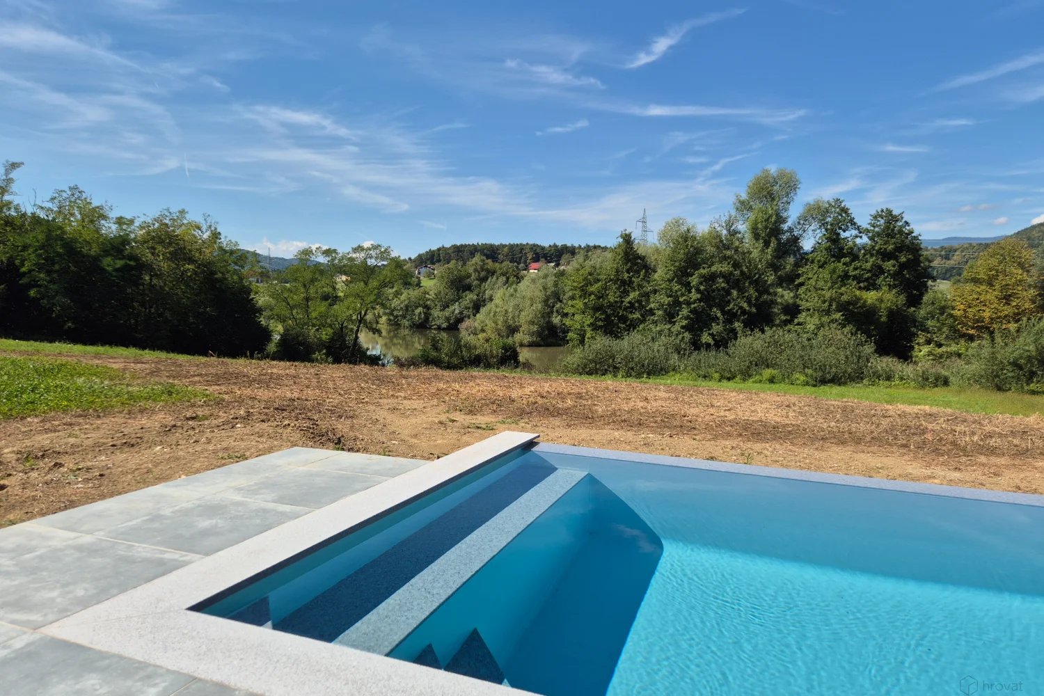 Modularna hiša z bazenom