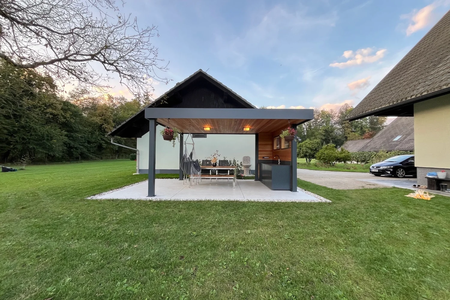 pergola na vrtu