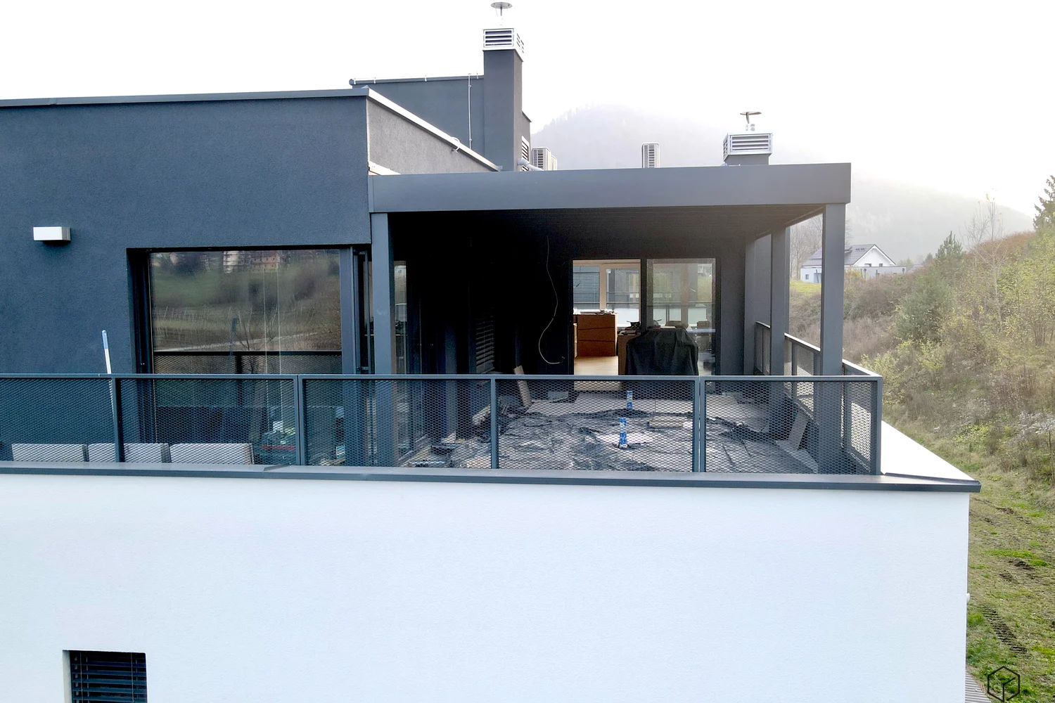 Pergola na strehi bloka