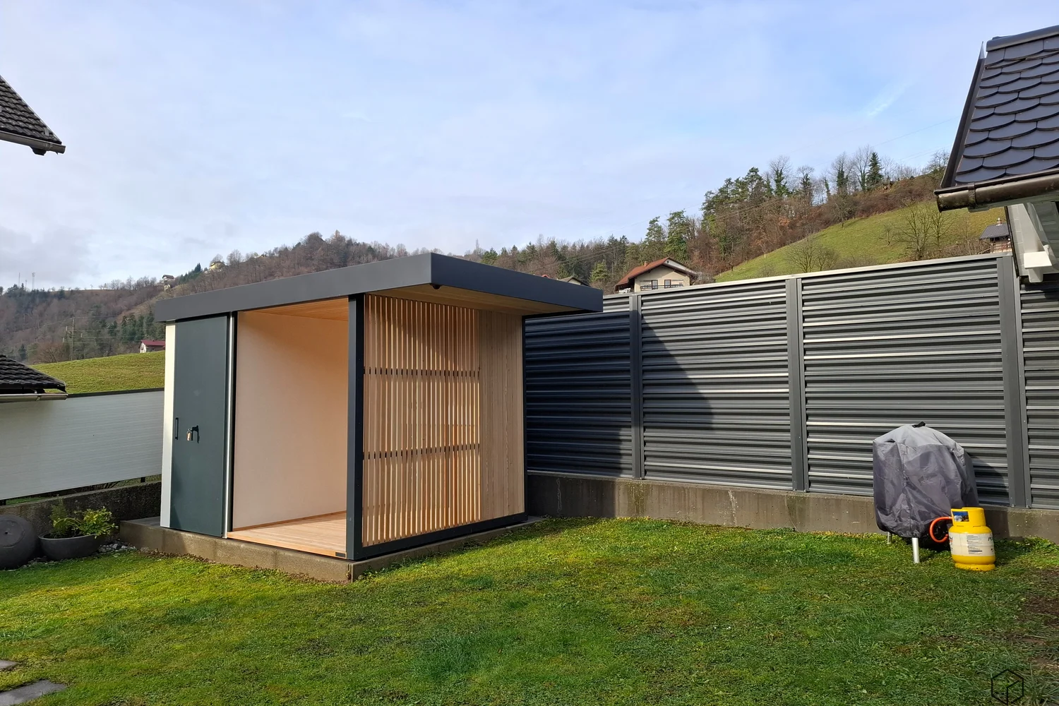 Vrtna lopa z nadstre&scaron;kom Parma-10