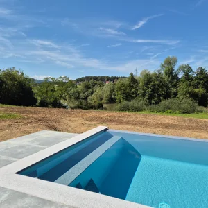 Modularna hiša z bazenom