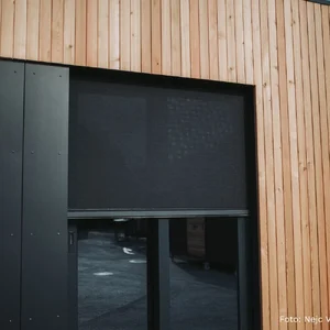 senčila na oknih
