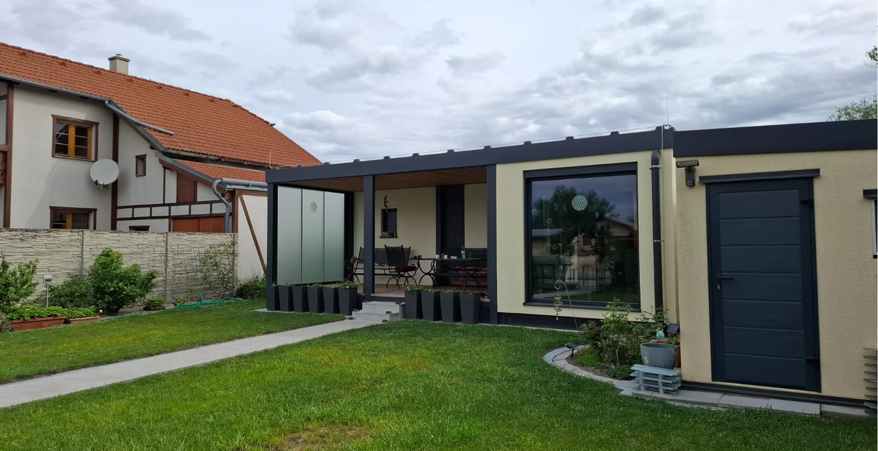 Stanovanjska modularna hi&scaron;a Salzburg 63 m2 + 18 m2