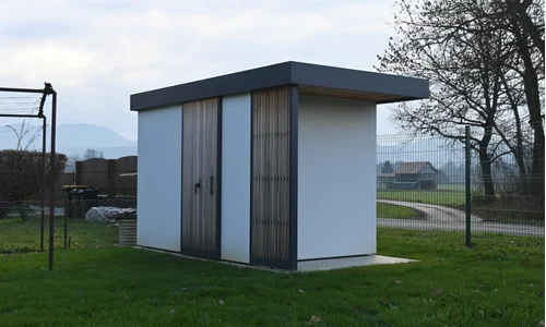 Vrtna lopa z nadstre&scaron;kom Lendorf