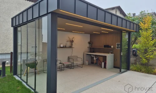 Pergola Riga z zasteklitvijo