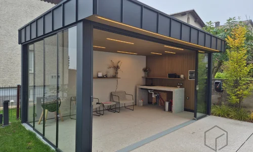 Pergola Riga z zasteklitvijo